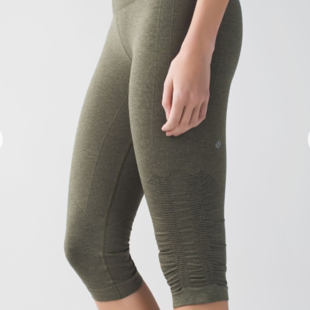 Lululemon In The Flow Crop II